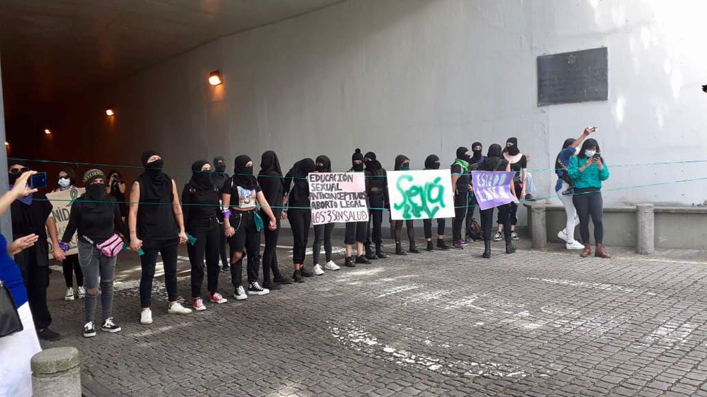 Manifestantes bloquean Viaducto, piden aborto legal seguro y gratuito