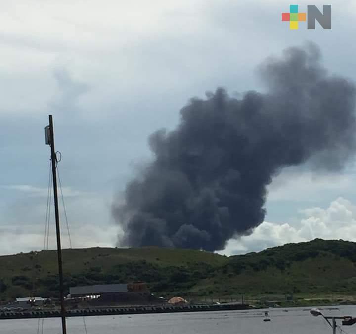 Columna de humo en el complejo Morelos causó alarma en Coatzacoalcos