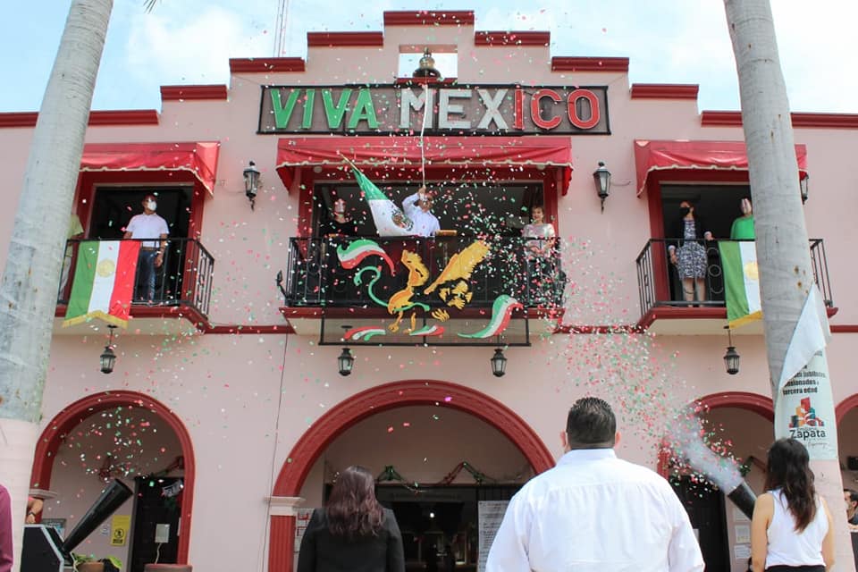 En calma celebraron Grito de Independencia en Coatepec, Banderilla y Emiliano Zapata