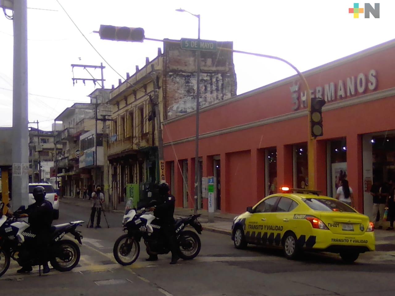 Cierra calle por explosión de transformador en Centro Histórico de Veracruz
