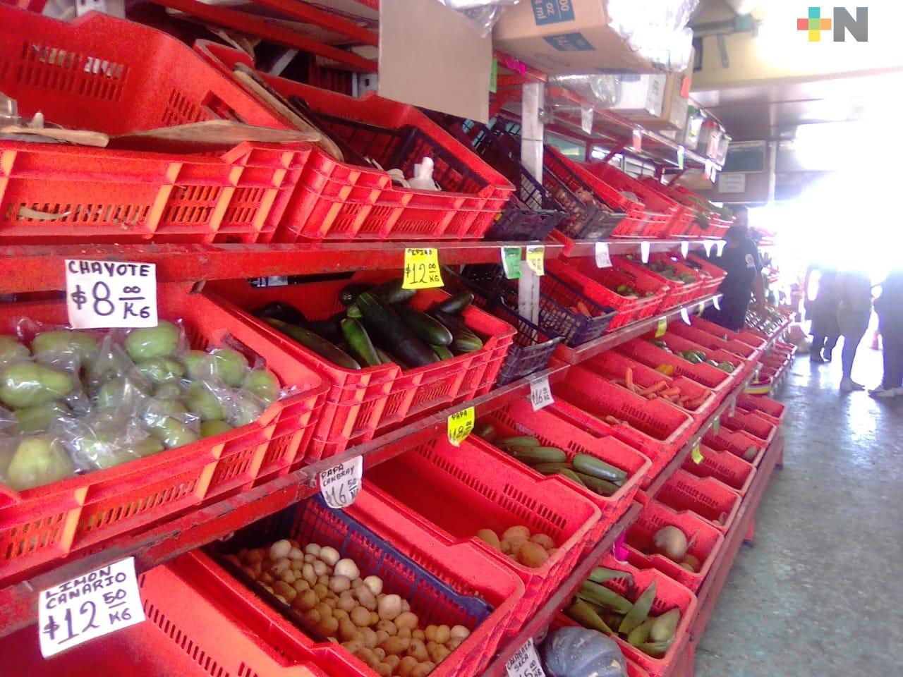 Por pandemia, comerciantes de mercados hacen entregas a domicilio