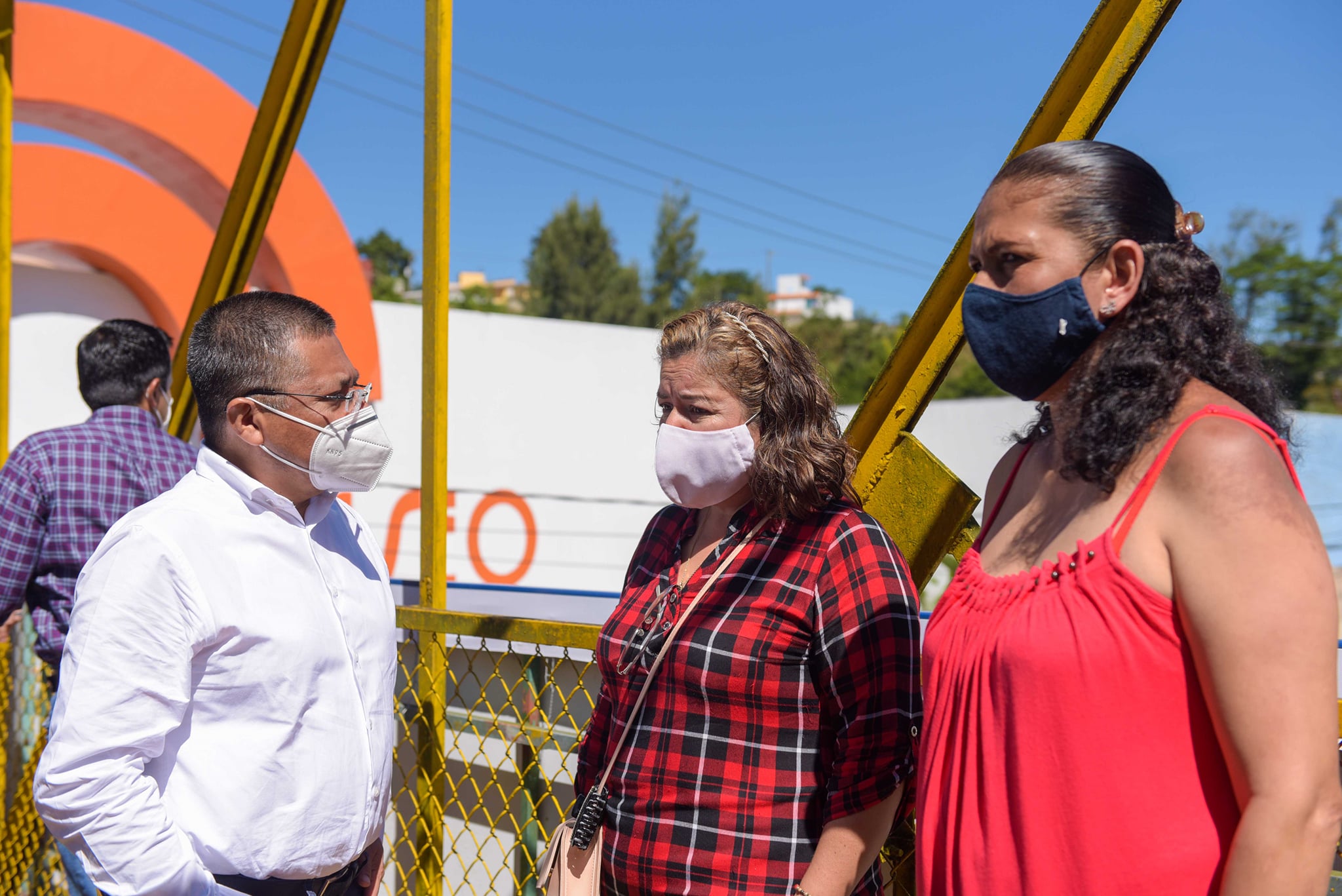 Vecinos de la zona Los Arenales se reúnen con autoridades para expresar sus inconformidades