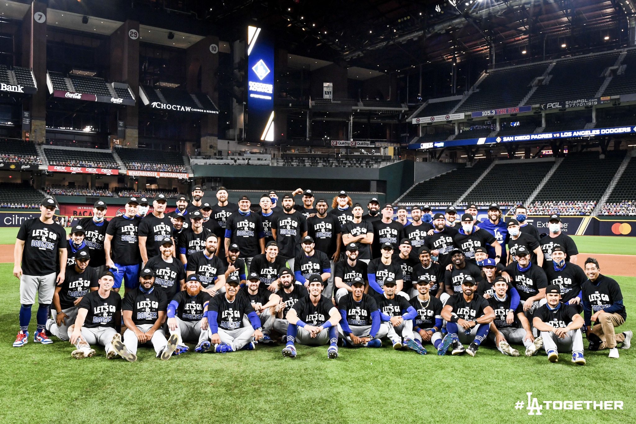 Con buen relevo de Julio Urías, Dodgers barrió a Padres