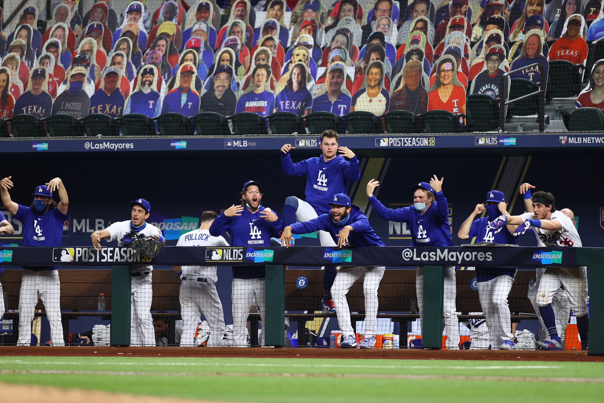 Dodgers empieza con el pie derecho, 5-1 sobre Padres