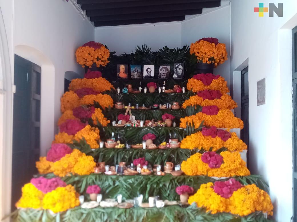 Obligación de mexicanos conservar tradición de altares de muertos