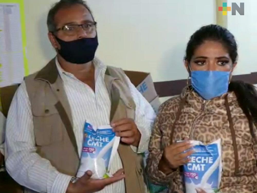 Ayuntamiento de Zacualpan distribuye leche a precio subsidiado