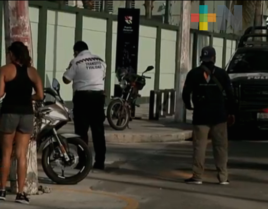 Choque entre camioneta y motocicleta dejó dos personas lesionadas