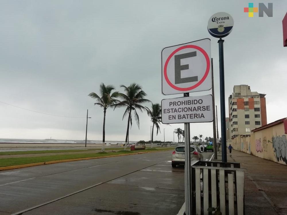 Colocan señalética para impedir estacionarse en malecón de Coatzacoalcos