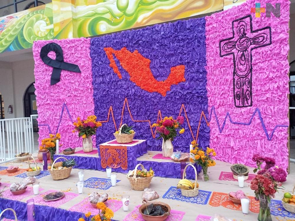 Con altar de muertos, Ayuntamiento de Coatzacoalcos rinde homenaje a mexicanos que luchan contra COVID-19