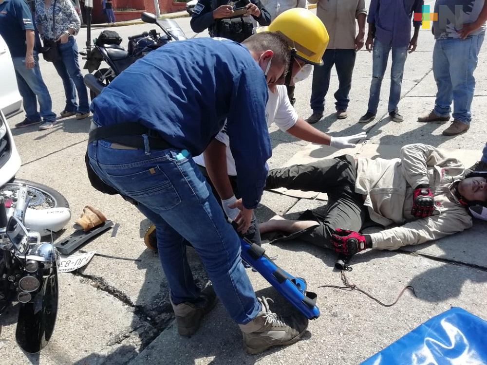 Conductor de camioneta embiste a motociclista en Coatzacoalcos