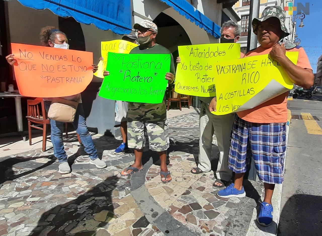 Denuncian a presidente de cooperativa de pescadores  por irregulares en ventas de terrenos