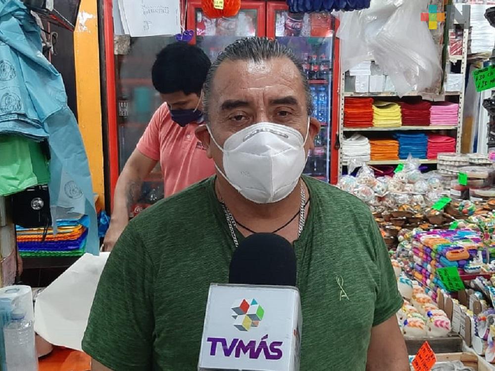 En Veracruz, comerciante se muestra optimista en venta de productos para altares de muertos
