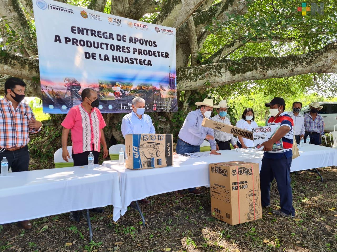 Entregan proyectos productivos en Tantoyuca