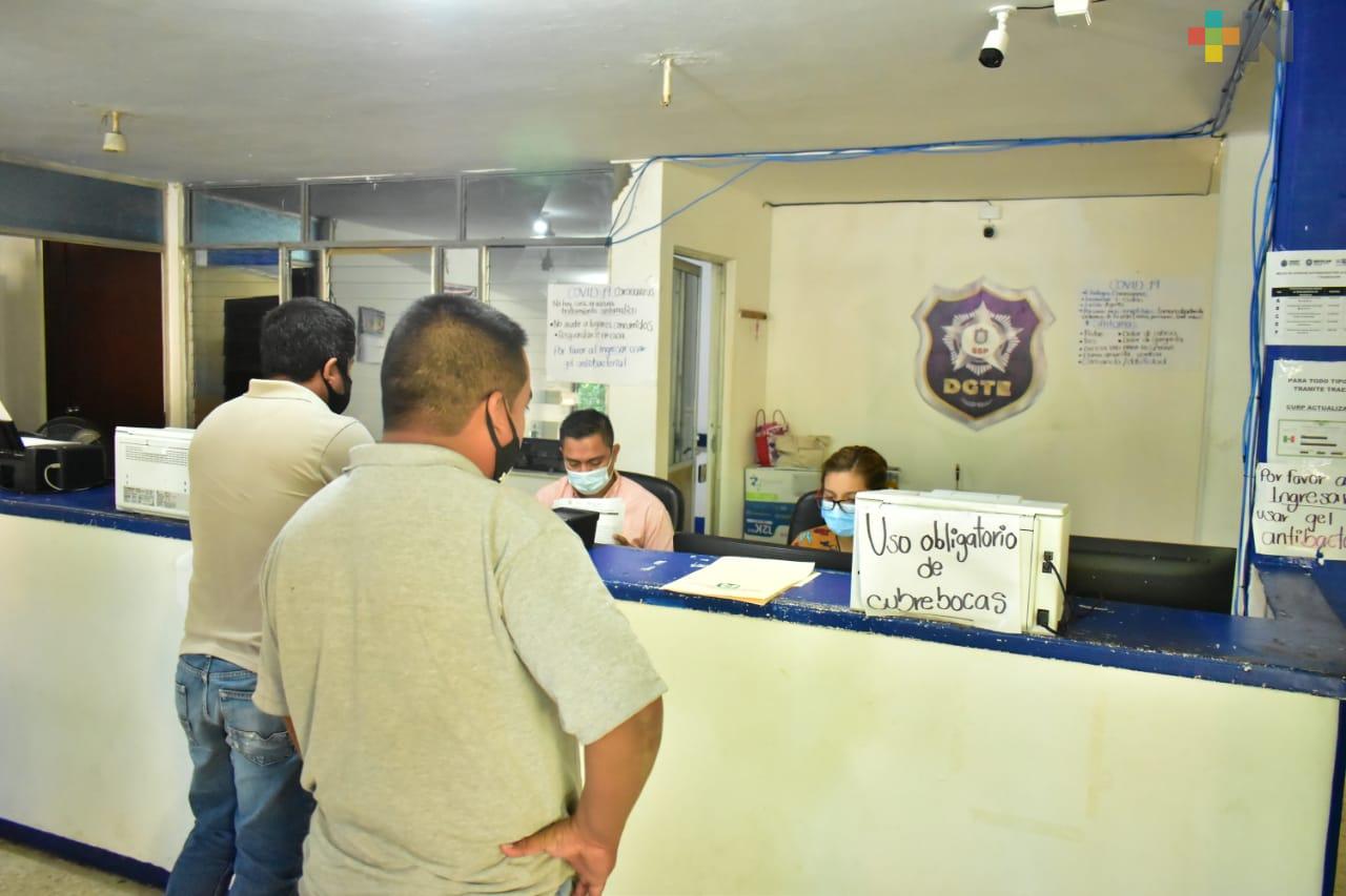 Concesionarios del Transporte Público tramitan licencias en Tantoyuca