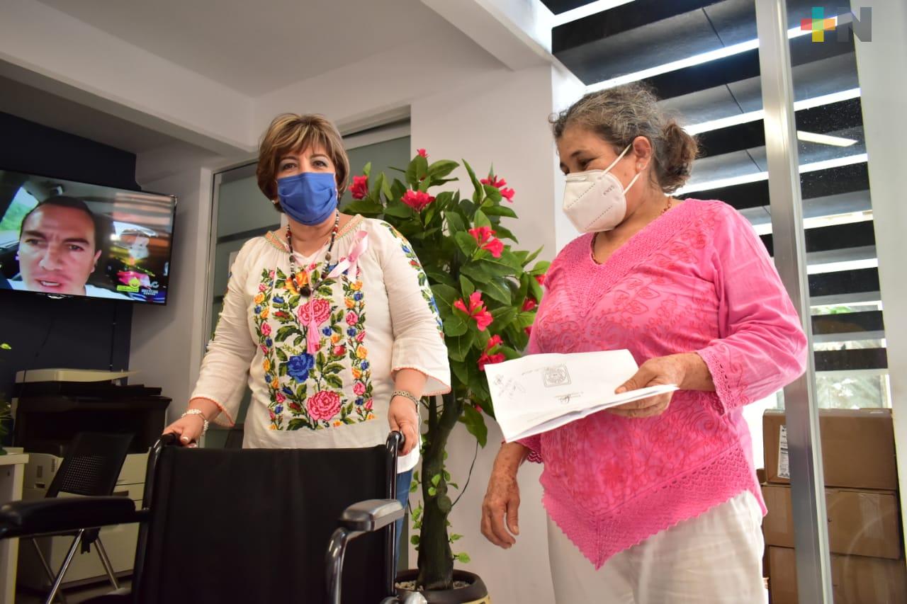 DIF entrega silla de ruedas en Tantoyuca