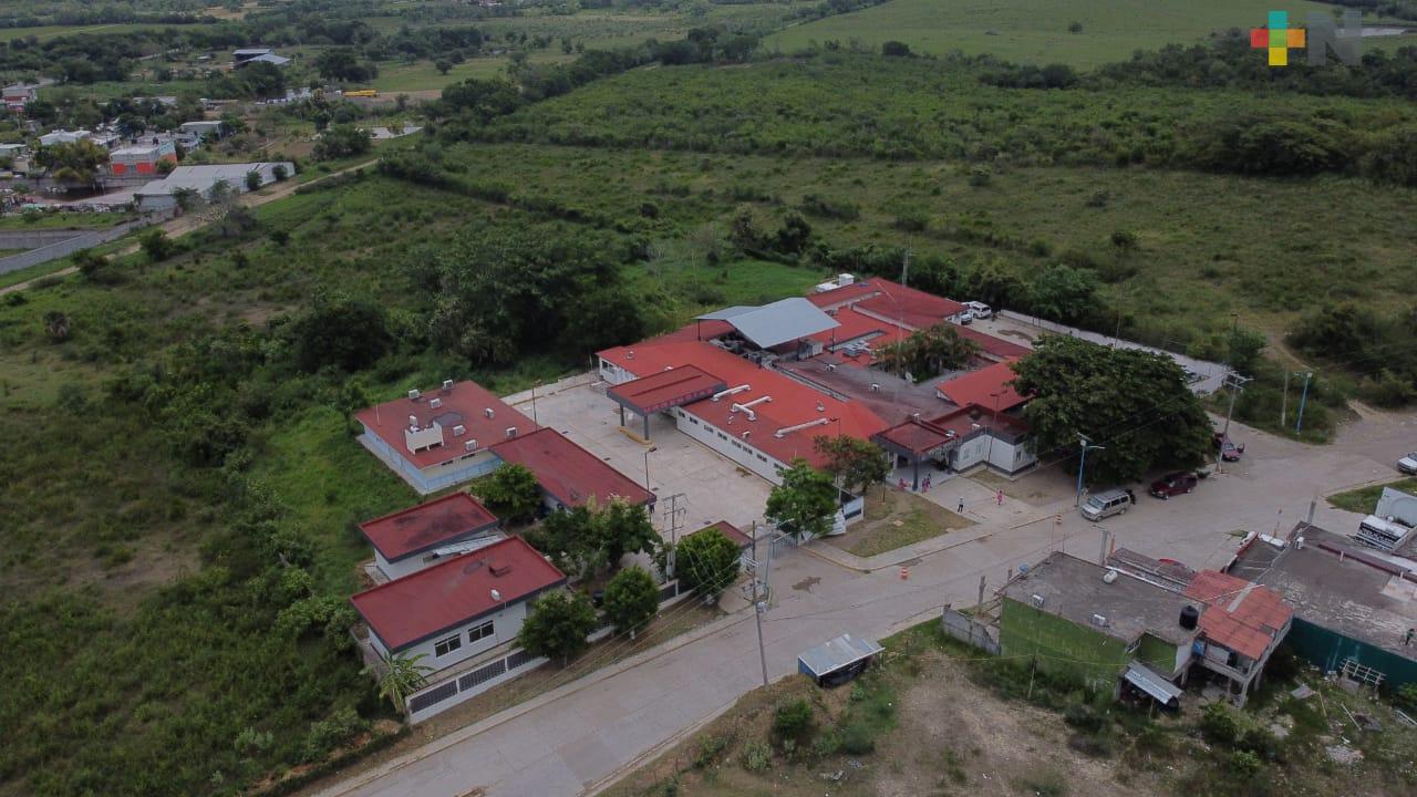 Aplican vacunas para prevenir la influenza, en Tantoyuca