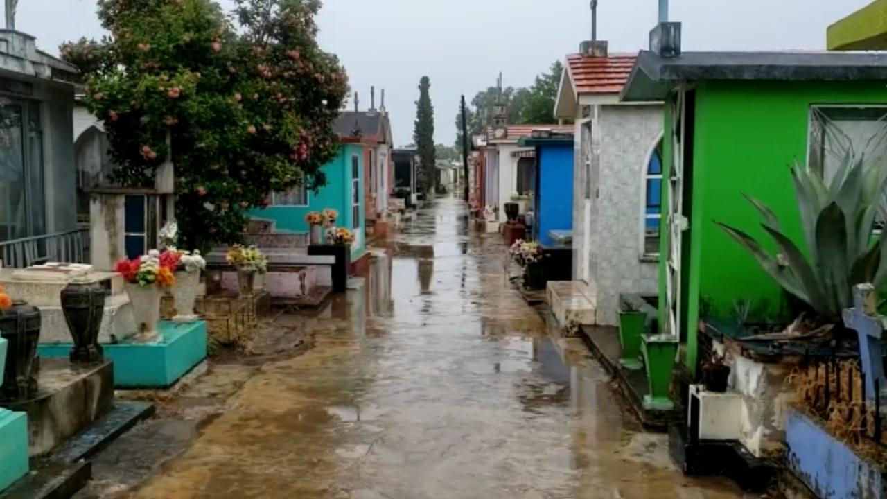 Colocan contenedores de basura en panteones de Tuxpan