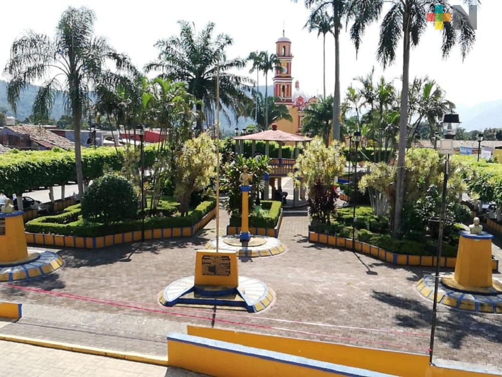 Plantea Ayuntamiento de Amatlán de los Reyes remodelación de parque central, buscan consenso entre ciudadanía
