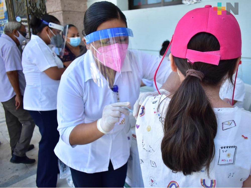 Población de la Huasteca acude a módulos para aplicarse la vacuna contra la influenza