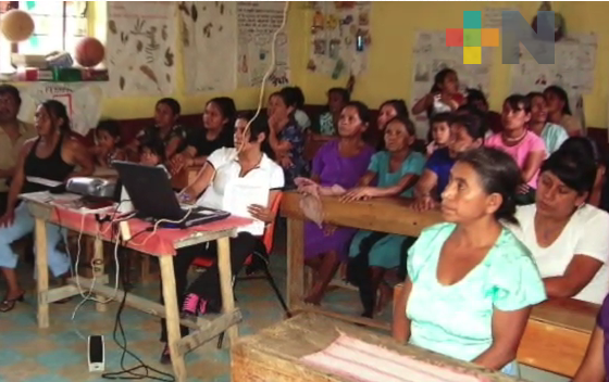 Reconocen a Rosenda Maldonado por su labor en comunidades indígenas de la sierra norte de Veracruz