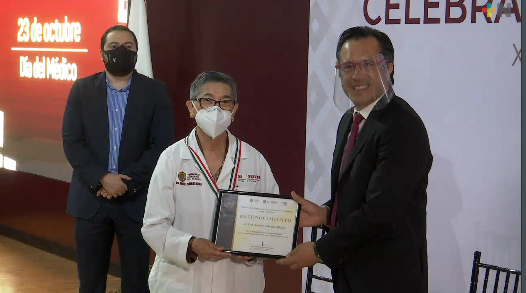 Reconoce el Gobernador Cuitláhuac García valor y entrega de médicos en Veracruz