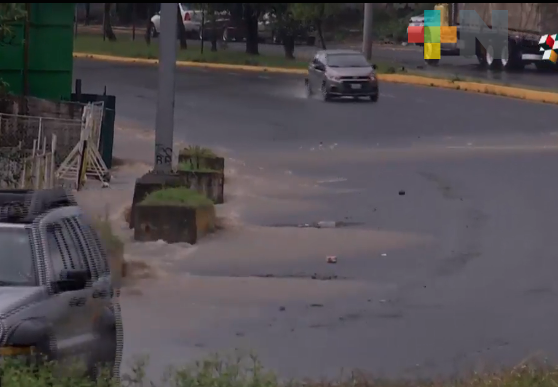 Vecinos de colonia Tecoxolco de Coatepec piden arreglar inundaciones de calles