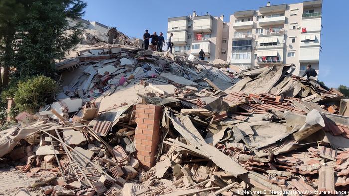 Fuerte terremoto sacudió a zonas de Grecia y Turquía
