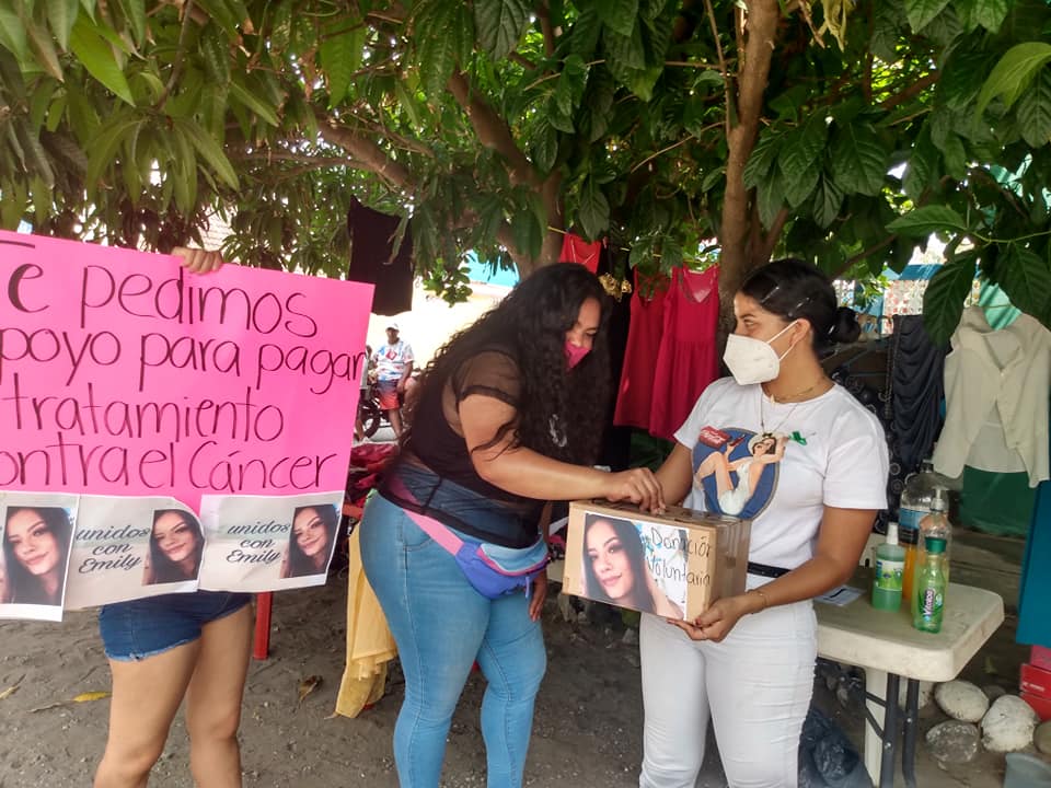 Con #UnidosConEmily buscan ayudar a joven con cáncer en la garganta