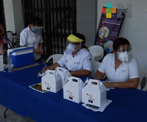 Más de 2 mil vacunas contra la influenza se aplicaron en zócalo de Veracruz