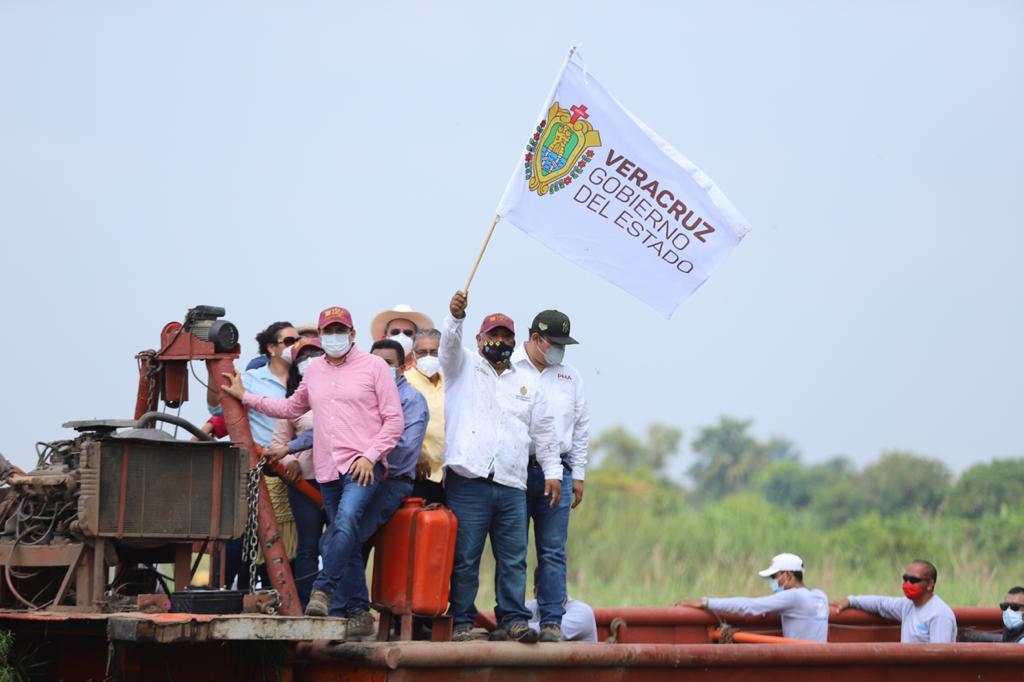 Encabeza Eric Cisneros arranque de los trabajos de saneamiento del río Viejo en Otatitlán
