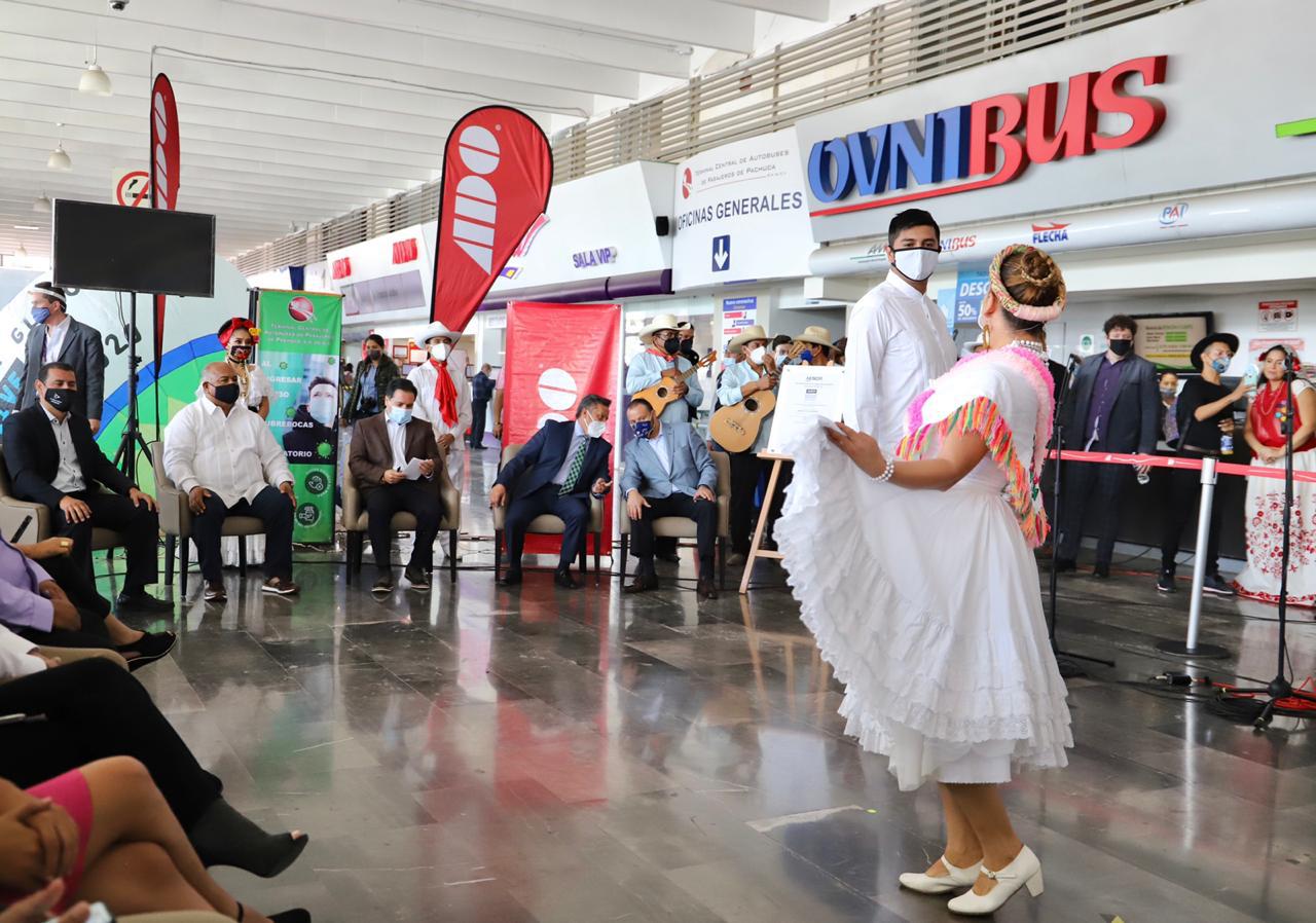 El “Orgullo Veracruzano” pone color y alegría a la terminal de autobuses de Pachuca