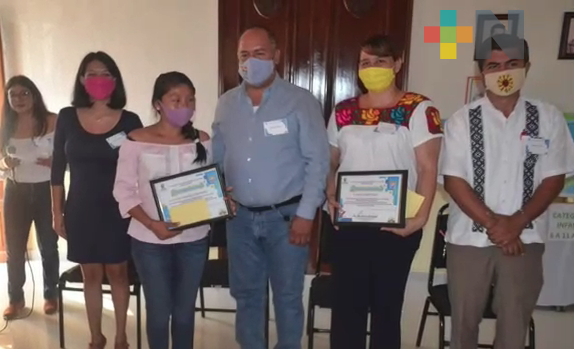 Premian a ganadores de concurso de dibujo infantil ecológico en Ixhuatlán de Madero