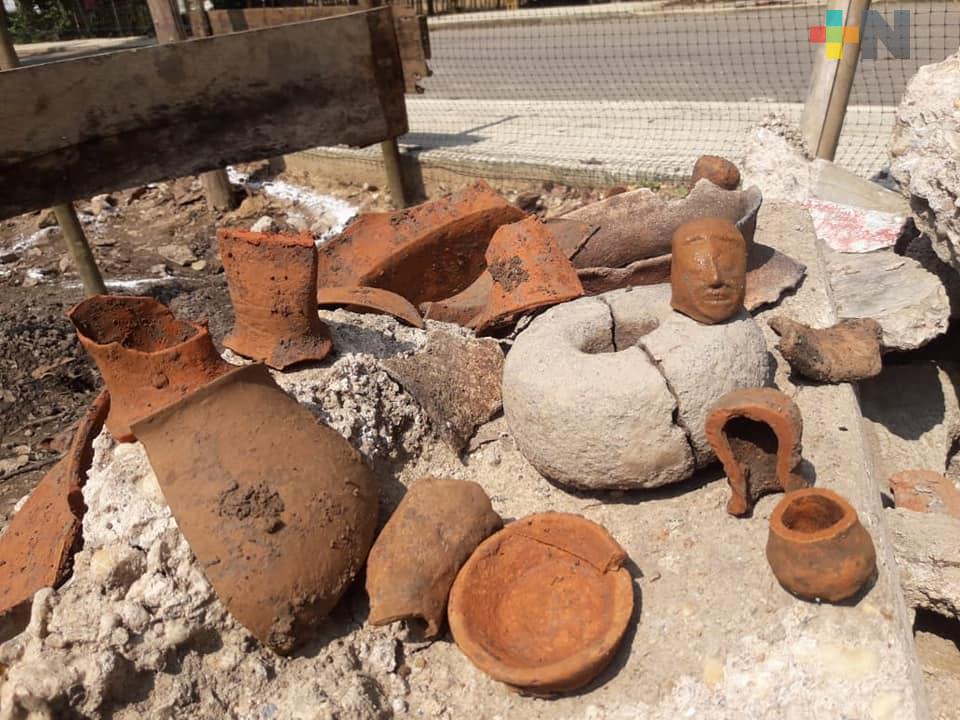 Encuentran piezas arqueológicas al construir un vivero en Cosoleacaque