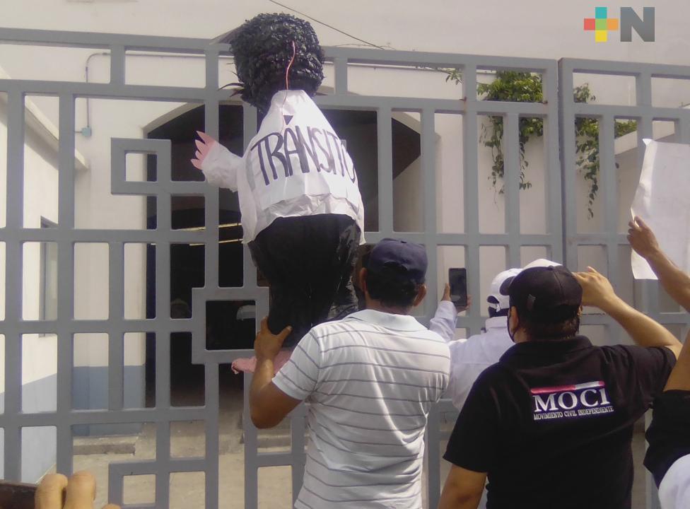 Marchan en contra de operativos de Tránsito Municipal de Veracruz