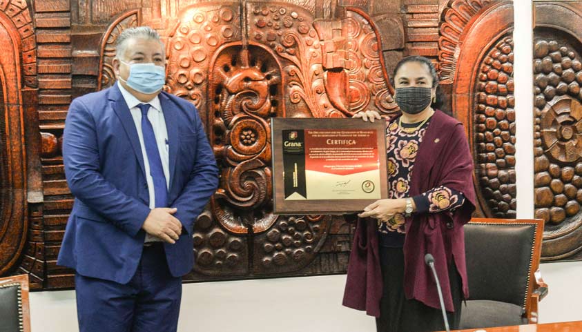 Enfermería UV recibió certificación internacional de calidad