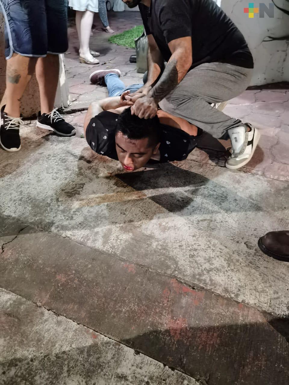 Vecinos impidieron robo de automóvil en Veracruz