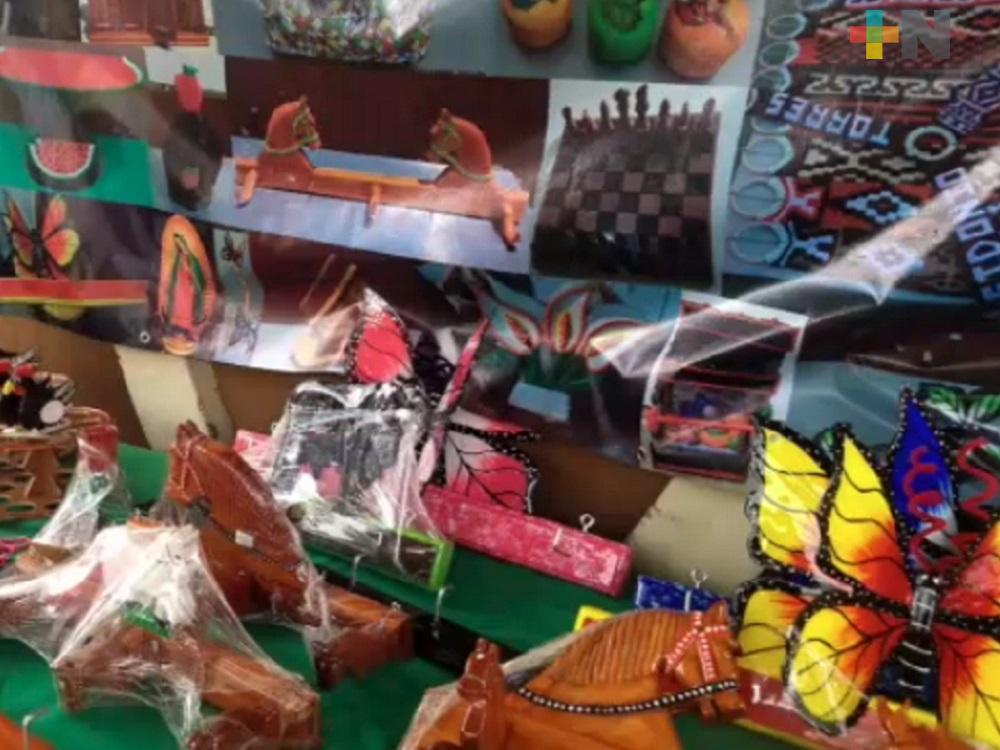 Centro Penitenciario de Huayacocotla apoya con promoción y venta de artesanías, elaborado por internos