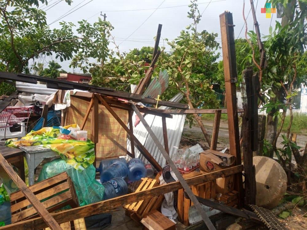 En Coatzacoalcos, mini tornado deja casas destechadas y daños materiales