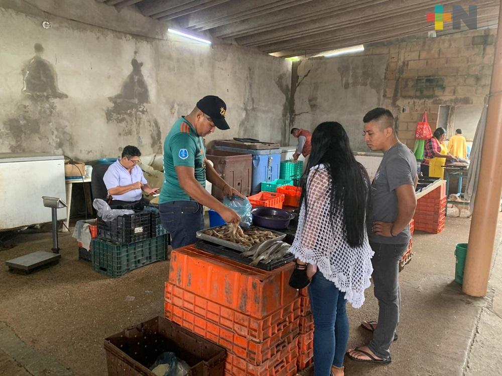Comerciantes de mariscos de Coatzacoalcos reportan hasta 70% en disminución de ventas