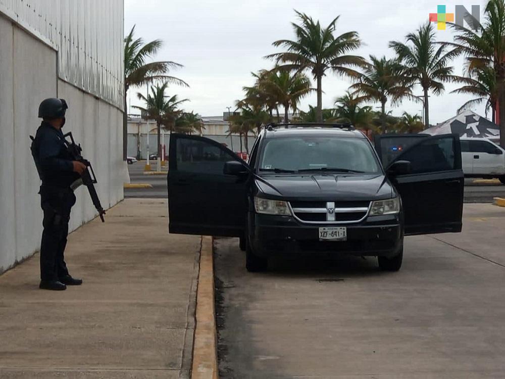 Detienen a delincuentes, pretendían llevarse cajeros automáticos de centro comercial en Coatzacoalcos