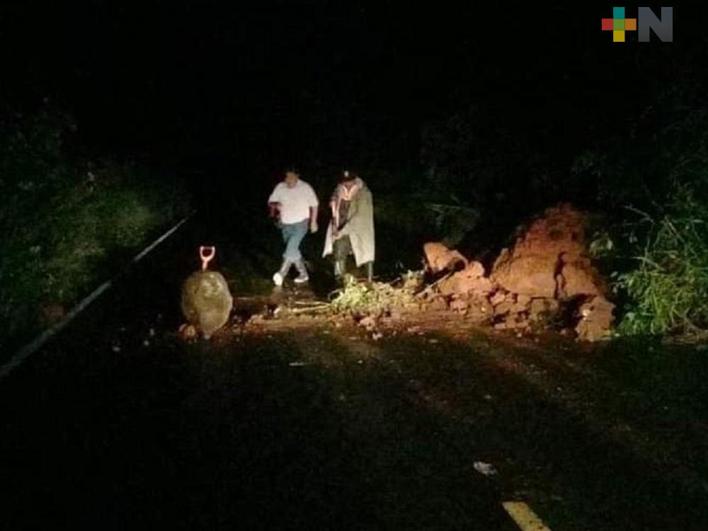 Efectos del Frente Frío 13 ocasionan derrumbes en carreteras del sur de Veracruz