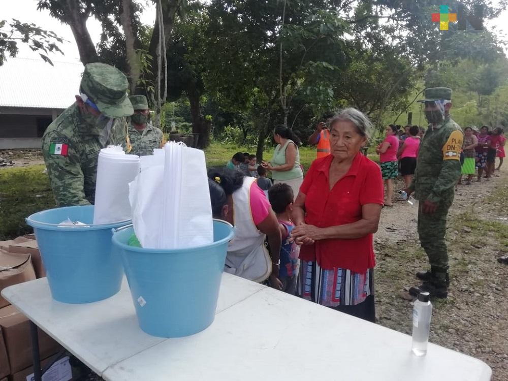 Ejército Mexicano entrega apoyos a familias de zona rural de Las Choapas