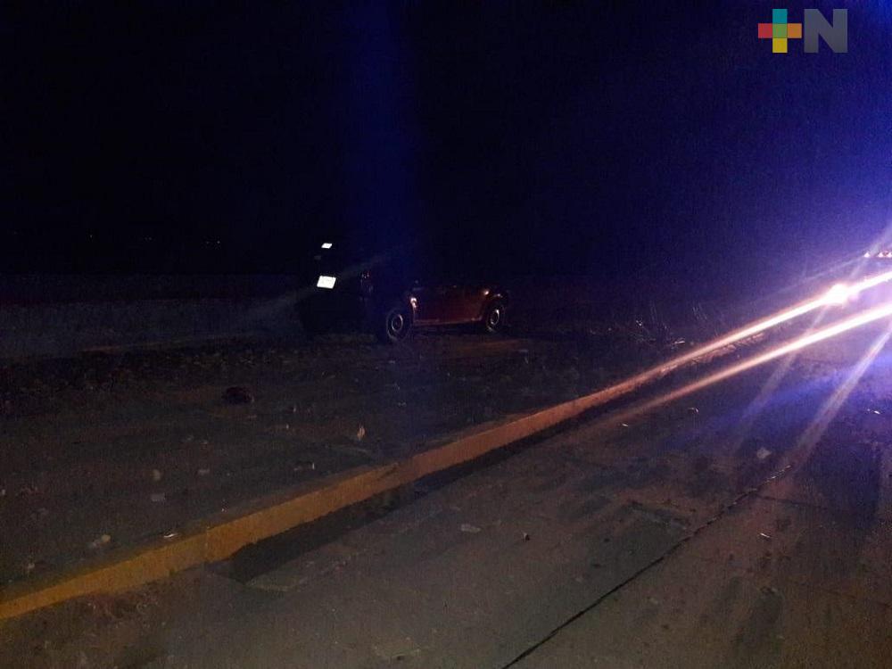Por conducir su auto a exceso de velocidad, joven muere en malecón de Coatzacoalcos