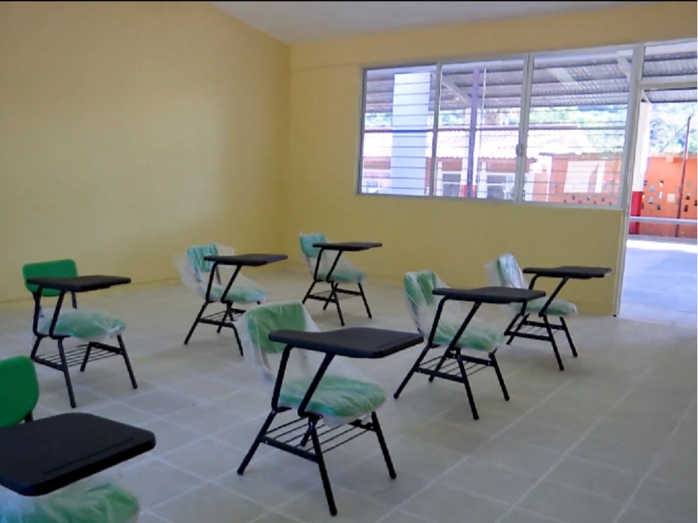 Programa de escrituración benefició a escuelas de municipios de Ángel R. Cabada, Atzalan y Ayahualulco