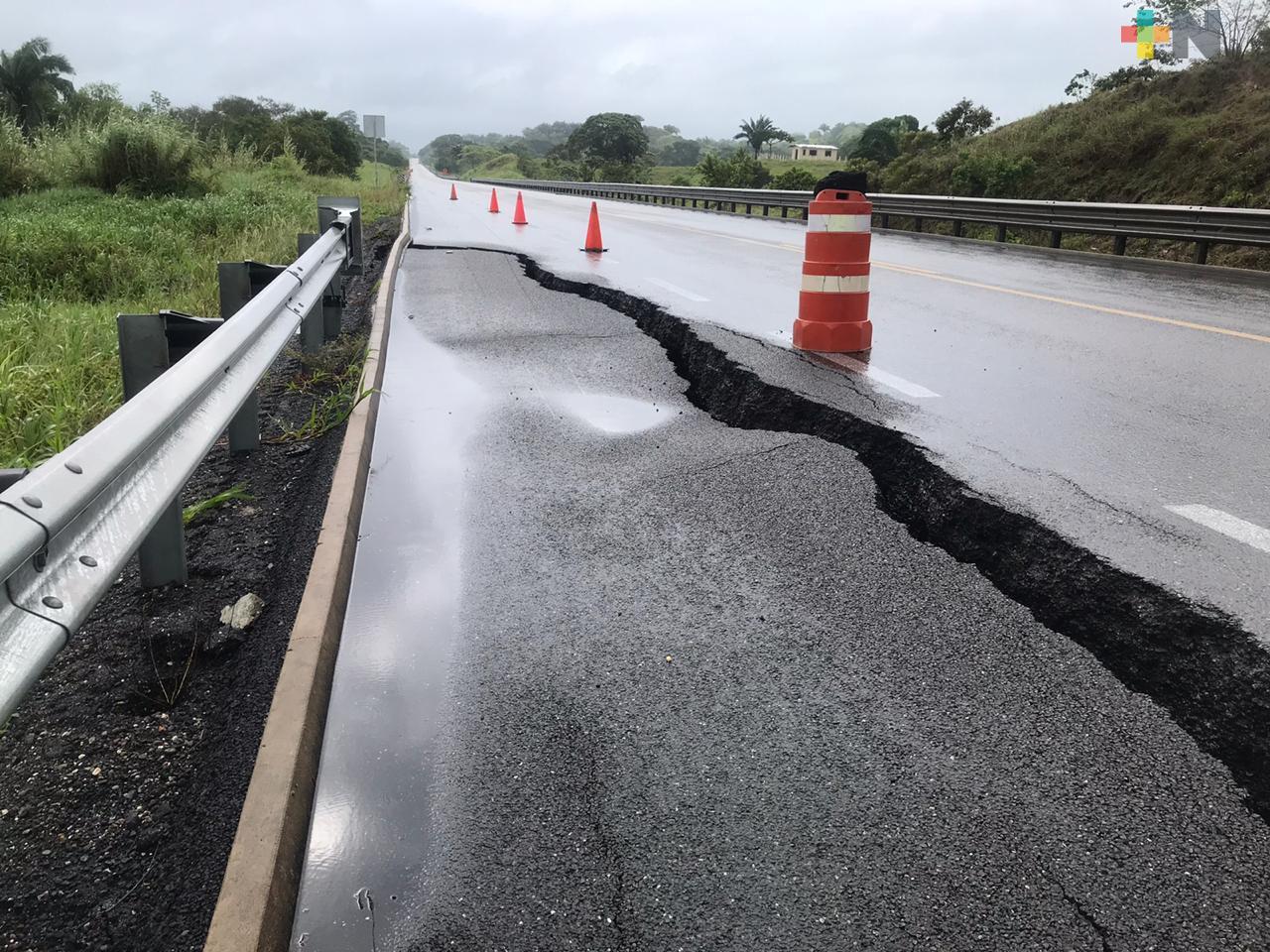 Reportan otro tramo fracturado en la carretera Las Choapas-Raudales