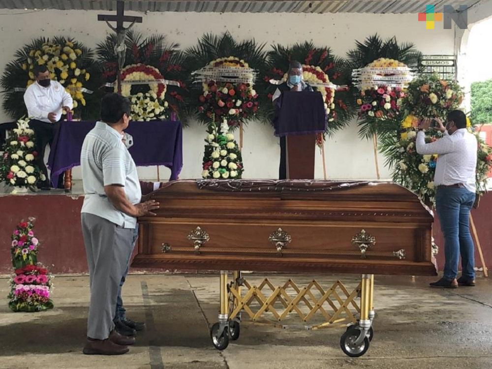 Dieron sepultura a alcaldesa de Moloacán, fallecida el fin de semana a causa de COVID-19