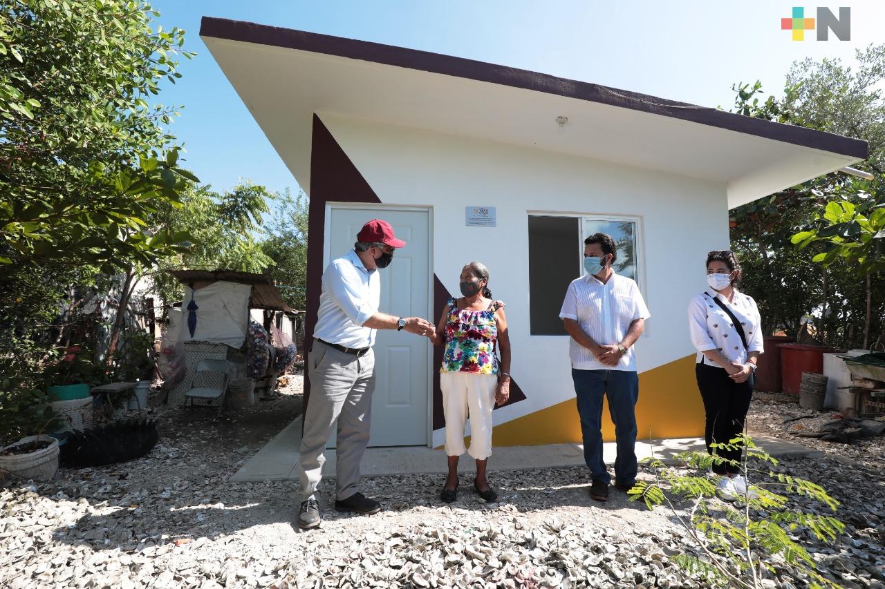 Cumple Gobierno de Veracruz con familias de la Huasteca, otorga vivienda digna