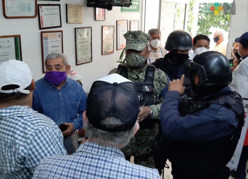 Ciudadanos se manifestaron en contra de empresa que surte agua, en Boca del Río