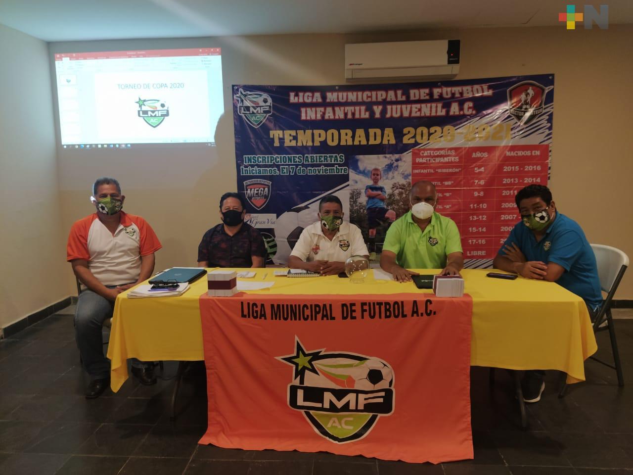 Realizan sorteo del Torneo de Copa, en la Liga Municipal