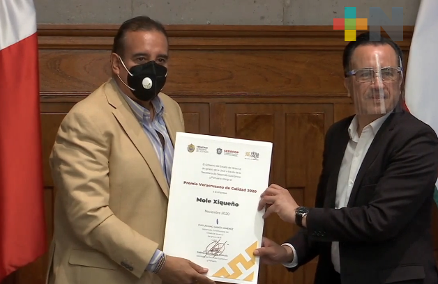 Cuitláhuac García Jiménez entregó el Premio Veracruzano de Calidad